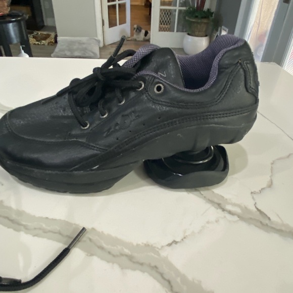 Z-Coil shoes woman’s size 6W - Picture 2 of 6